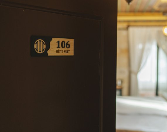 106 Hitit Suit